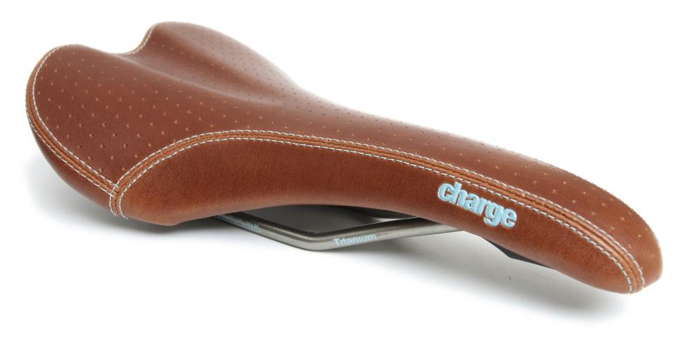 charge scoop saddle